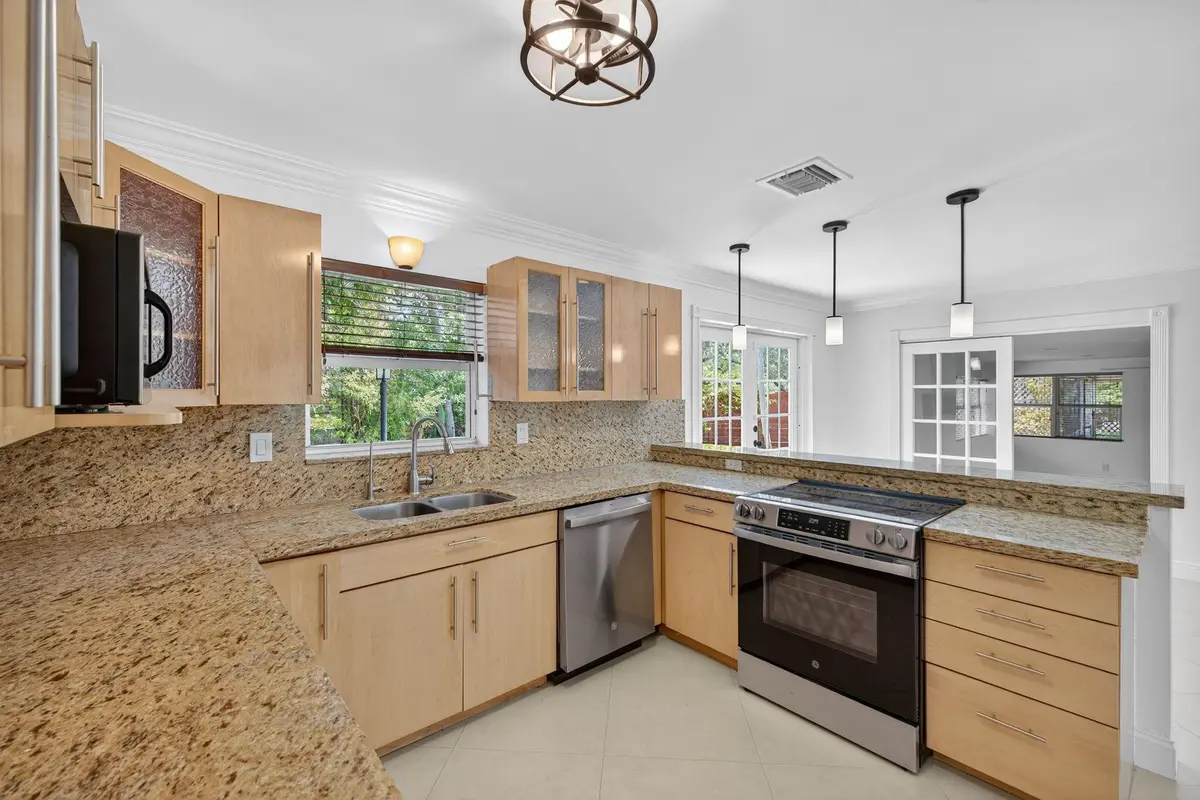 Photo 5 at 2924 NW 8th Avenue, Wilton Manors