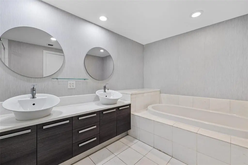 Photo 8 at 2950 NE 188th Street 510, Aventura