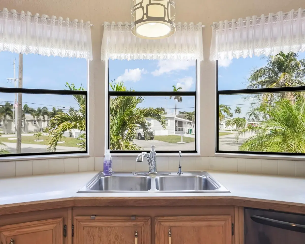 Photo 4 at 8560 SW 20th Street, Davie