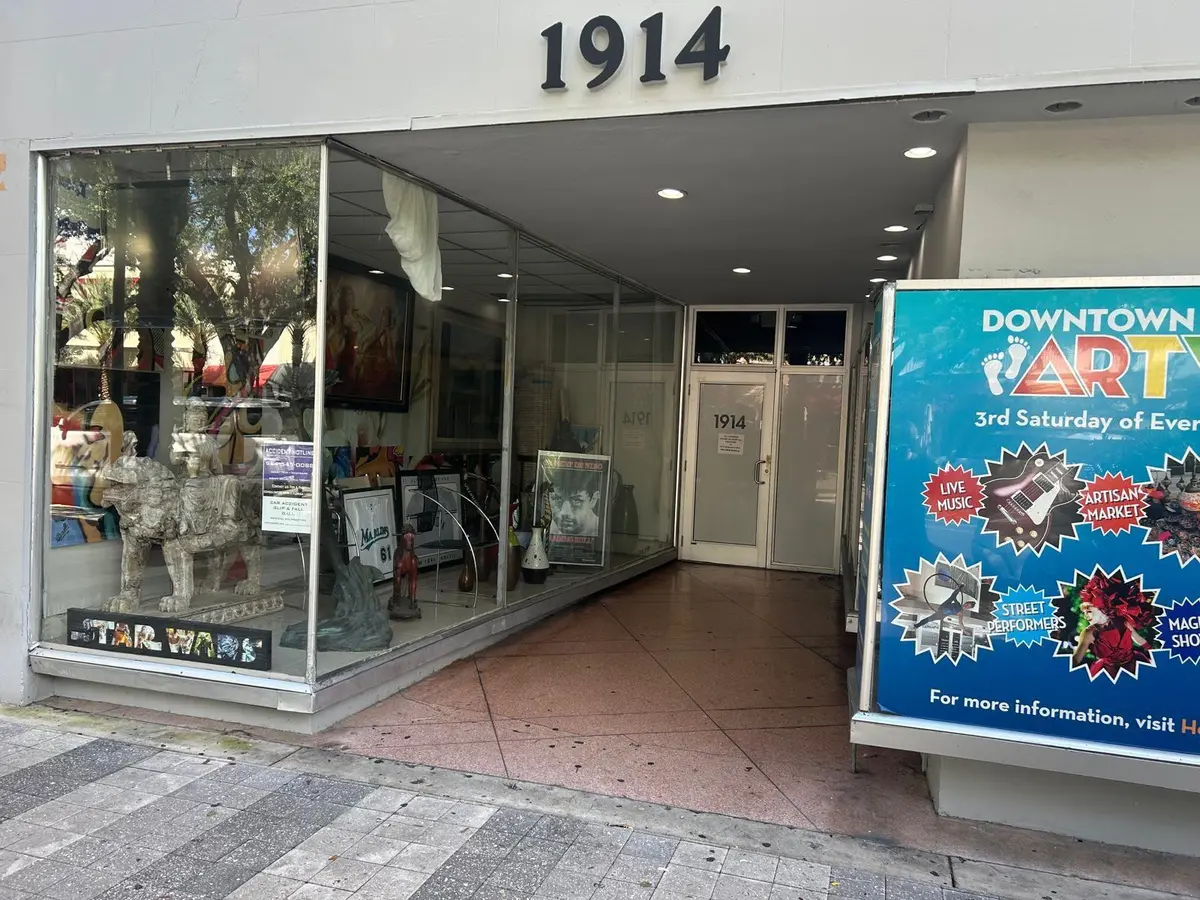 Photo 3 at 1914 Hollywood Boulevard, Hollywood