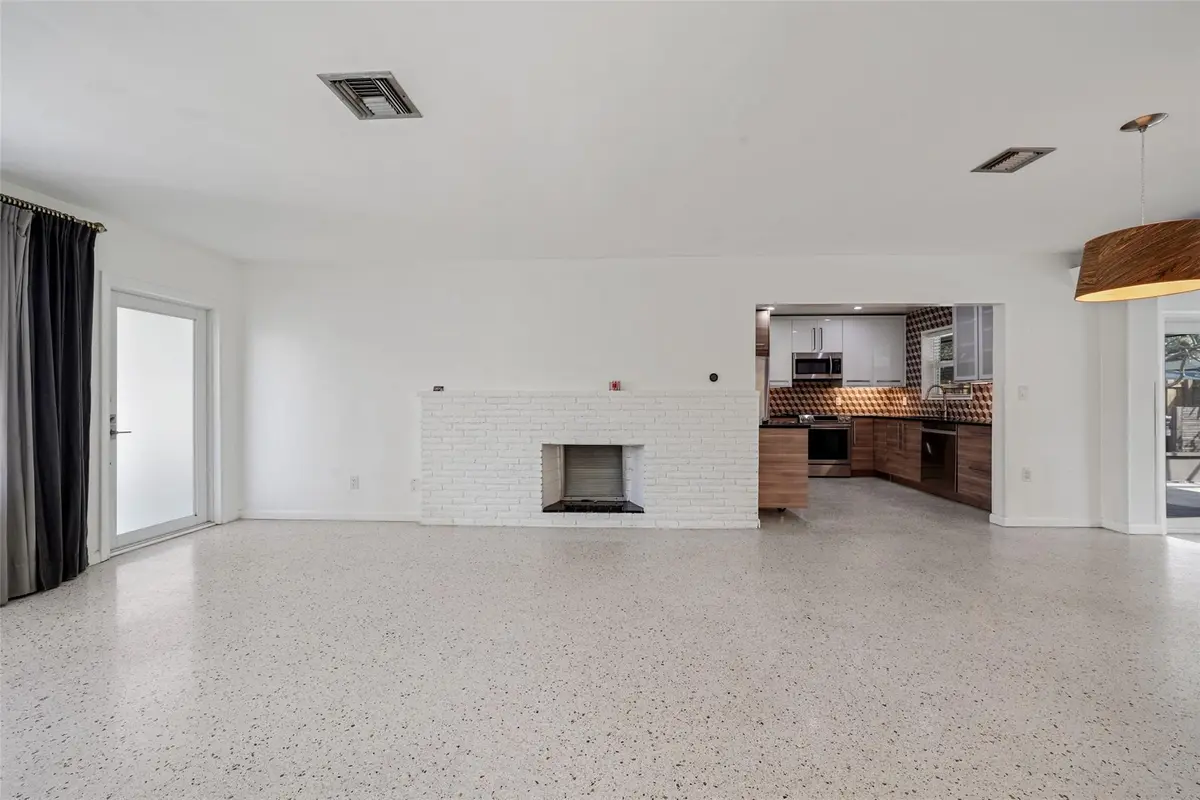 Photo 2 at 615 N 32nd Avenue, Hollywood