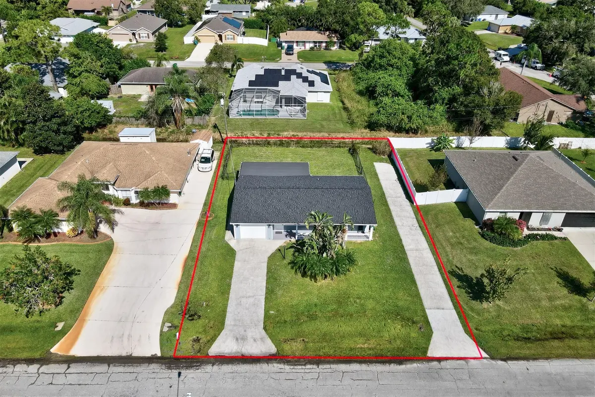Photo 2 at 918 Bermuda Avenue, Sebastian