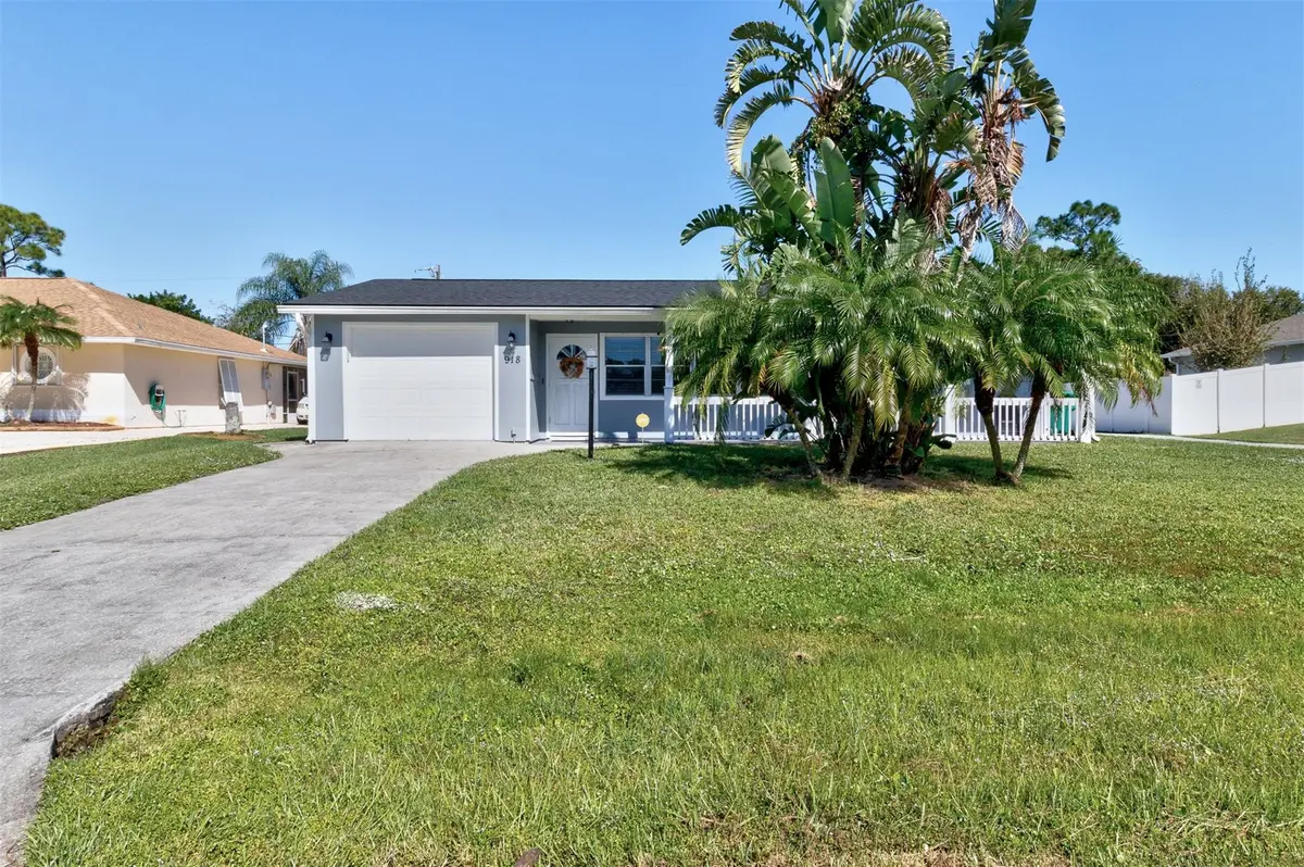 Photo 3 at 918 Bermuda Avenue, Sebastian