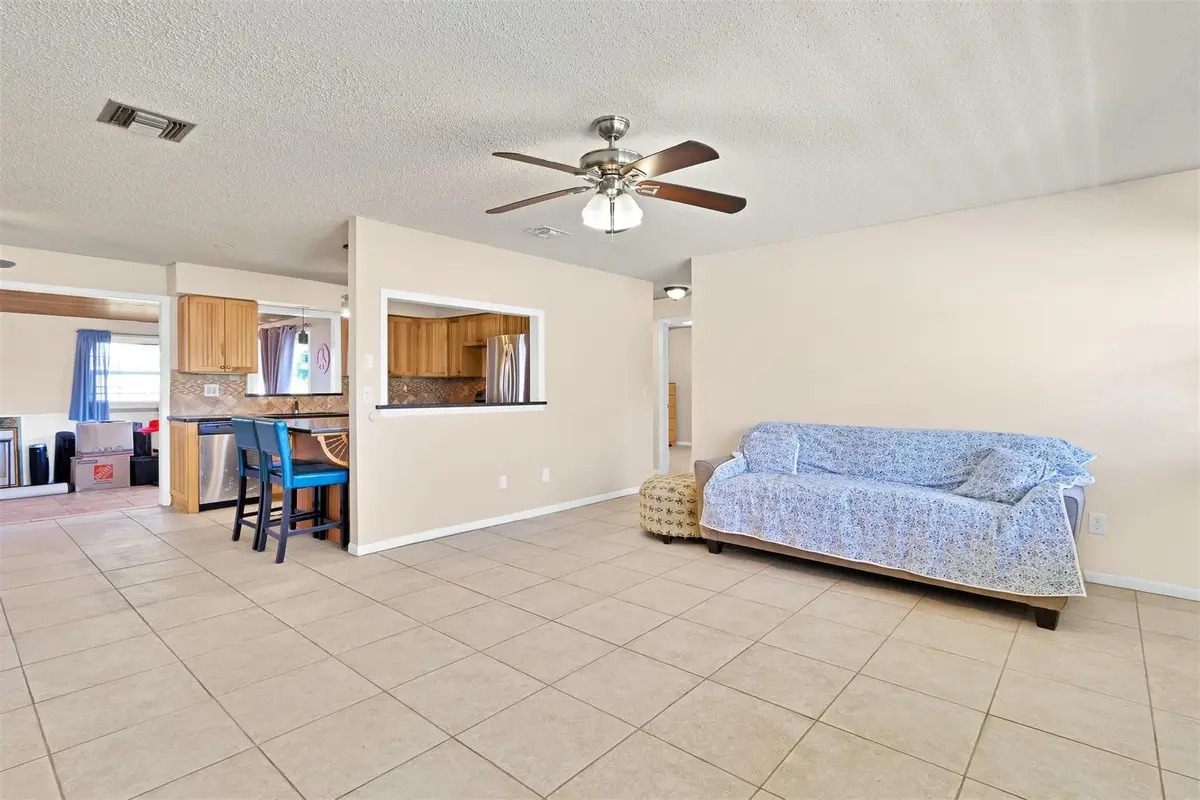 Photo 5 at 918 Bermuda Avenue, Sebastian
