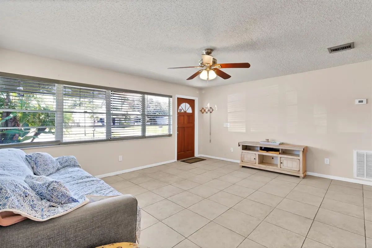 Photo 7 at 918 Bermuda Avenue, Sebastian