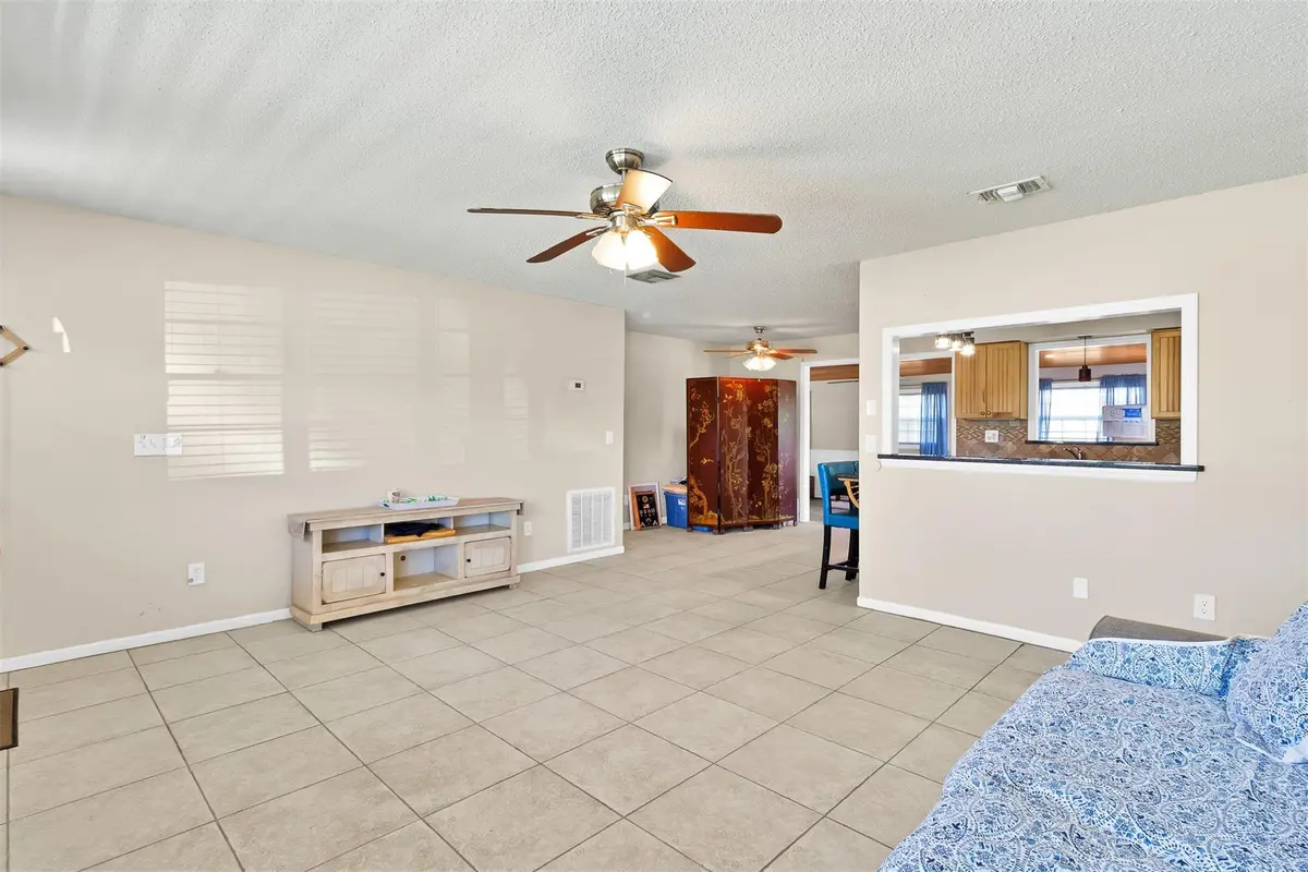 Photo 8 at 918 Bermuda Avenue, Sebastian