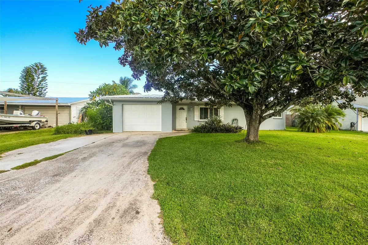 Photo 2 at 413 Willows Avenue, Port St. Lucie
