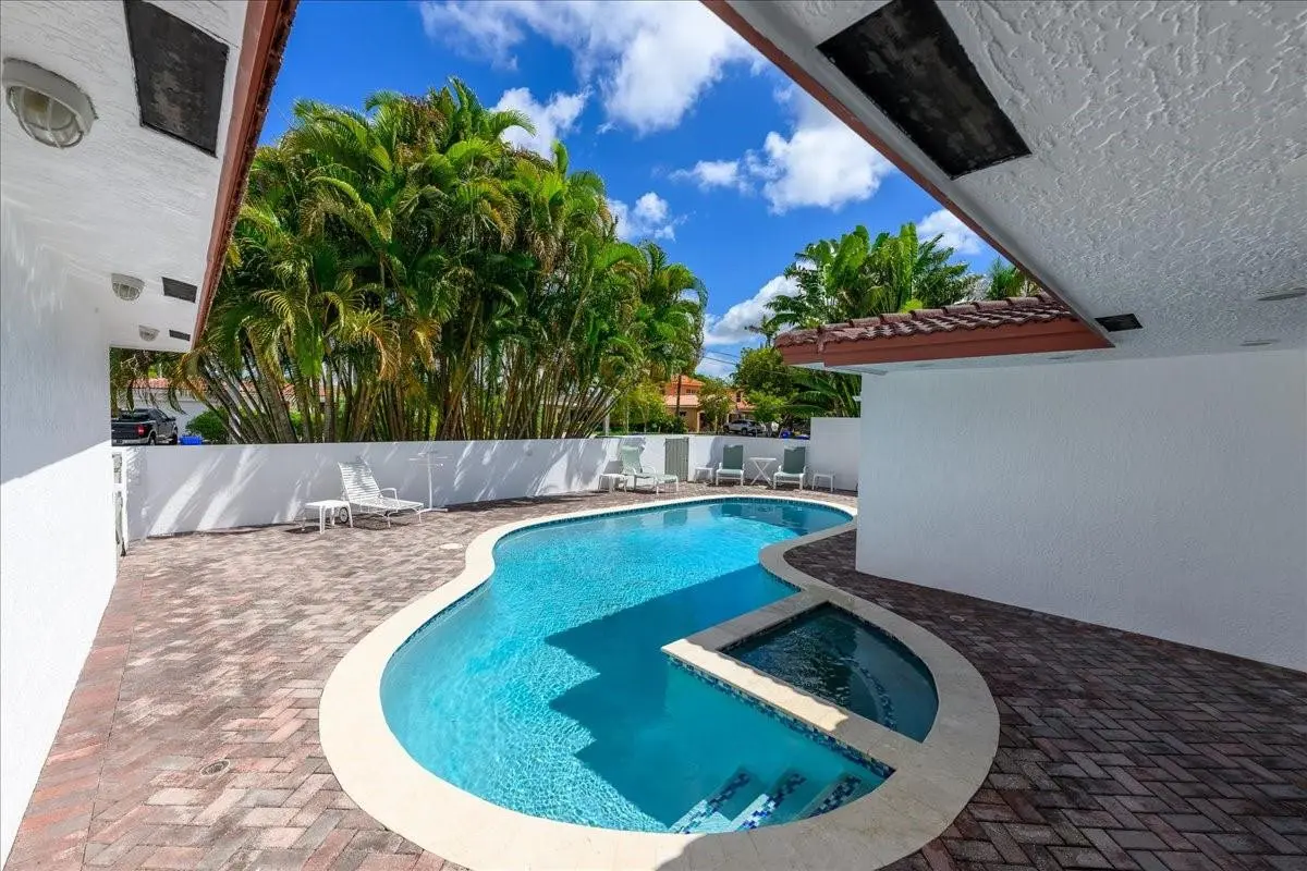 Photo 3 at 200 SE 11th Street, Pompano Beach