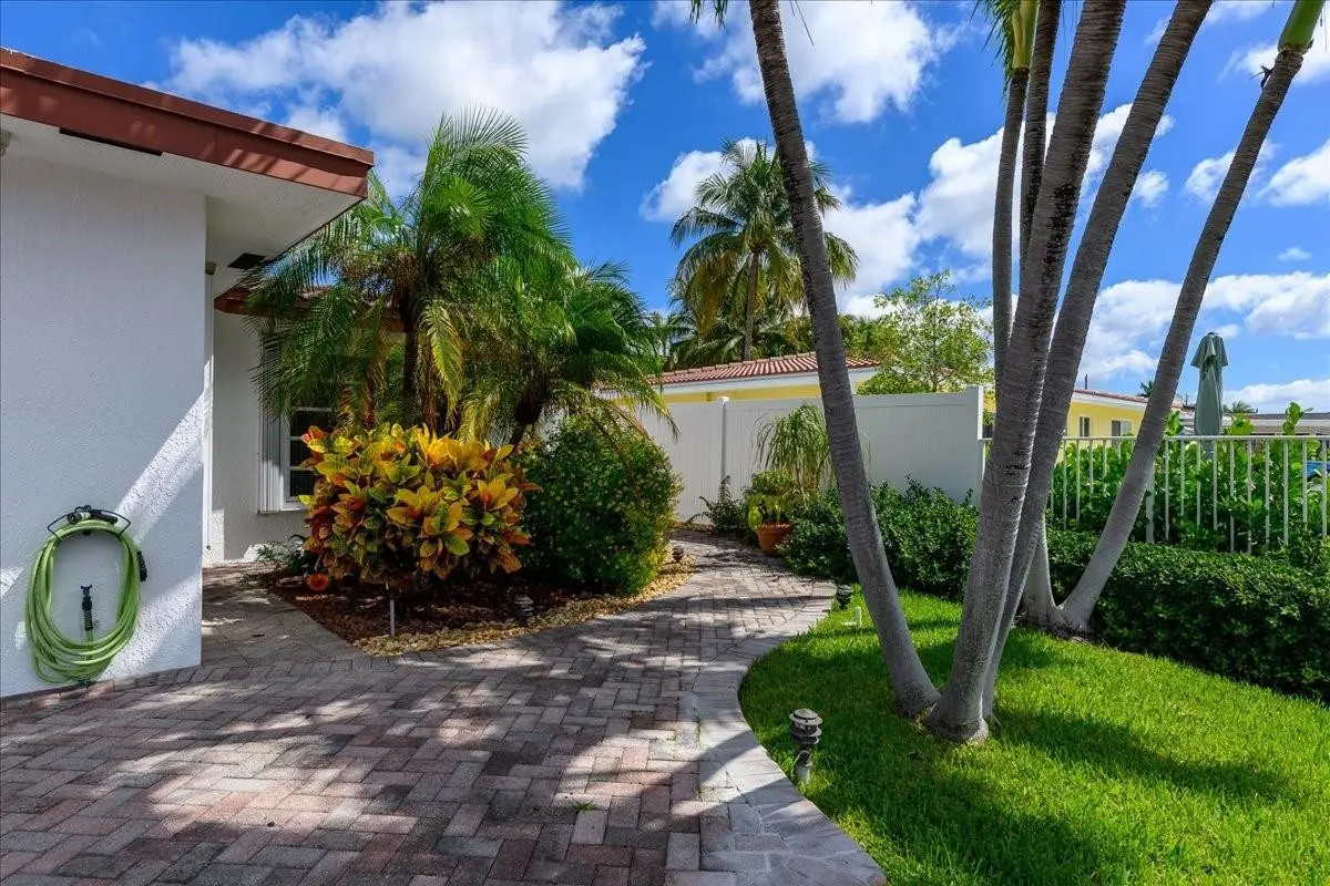 Photo 7 at 200 SE 11th Street, Pompano Beach