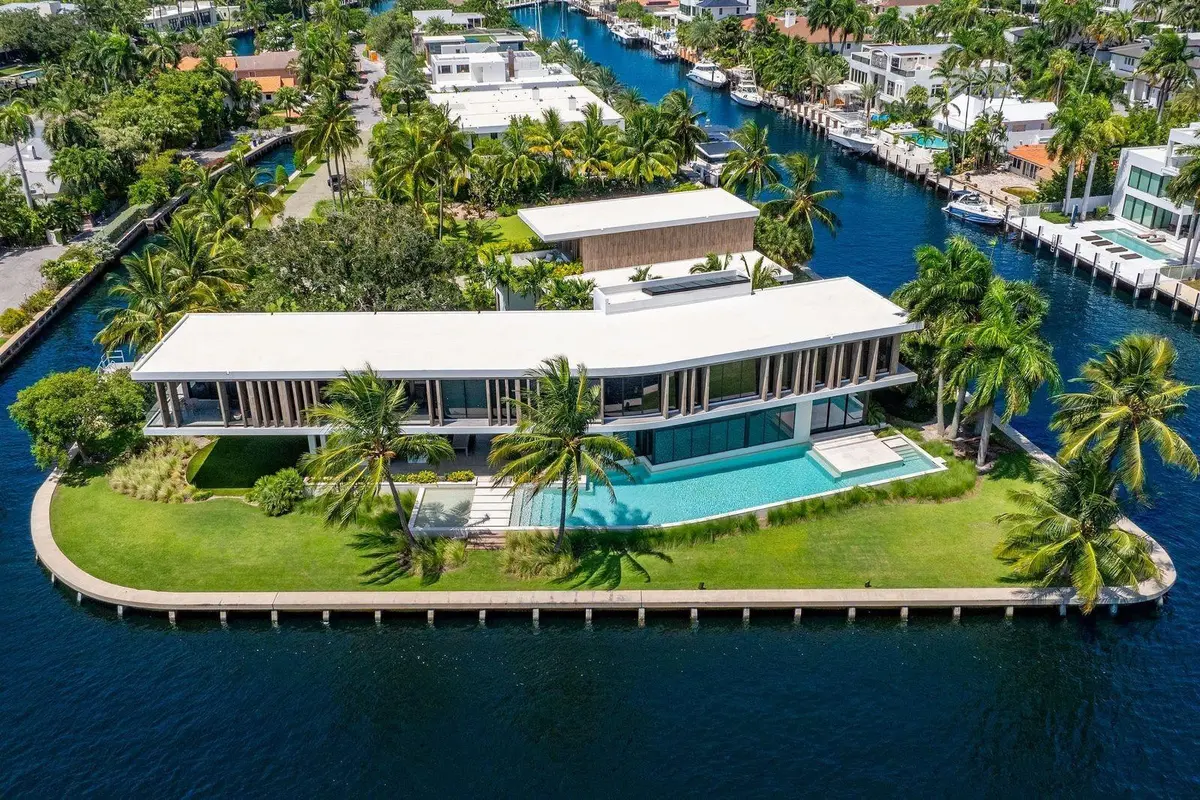 Photo 3 at 516 Mola Avenue, Fort Lauderdale
