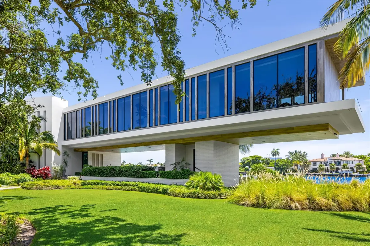 Photo 5 at 516 Mola Avenue, Fort Lauderdale