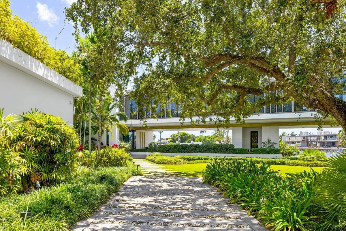 Photo 6 at 516 Mola Avenue, Fort Lauderdale