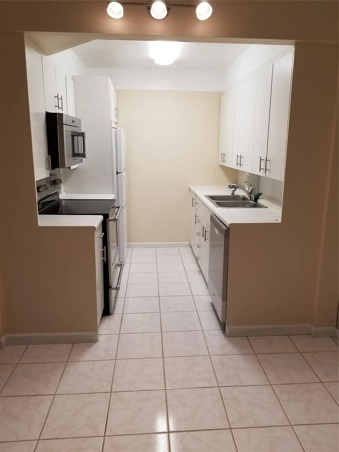 Photo 8 at 4090 Cornwall 4090, Boca Raton