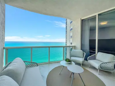 16001 Collins Avenue 3004, Sunny Isles Beach – sold