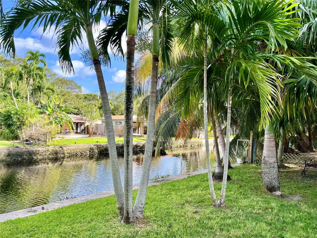 Photo 4 at 808 SW 8th Terrace, Fort Lauderdale