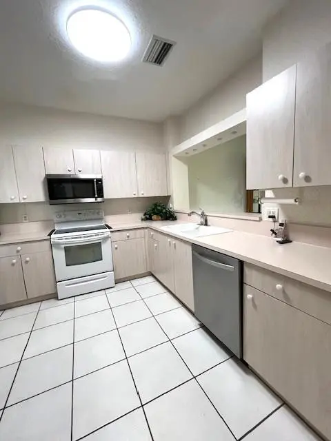 Photo 8 at 6358 W Longboat Lane 104, Boca Raton