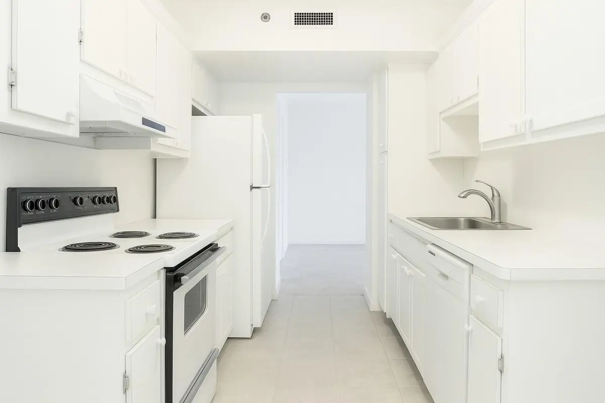 Photo 4 at 4001 Hillcrest Drive 407, Hollywood