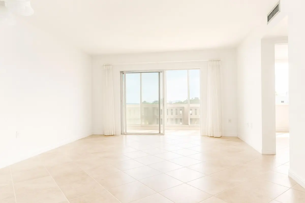 Photo 5 at 4001 Hillcrest Drive 407, Hollywood