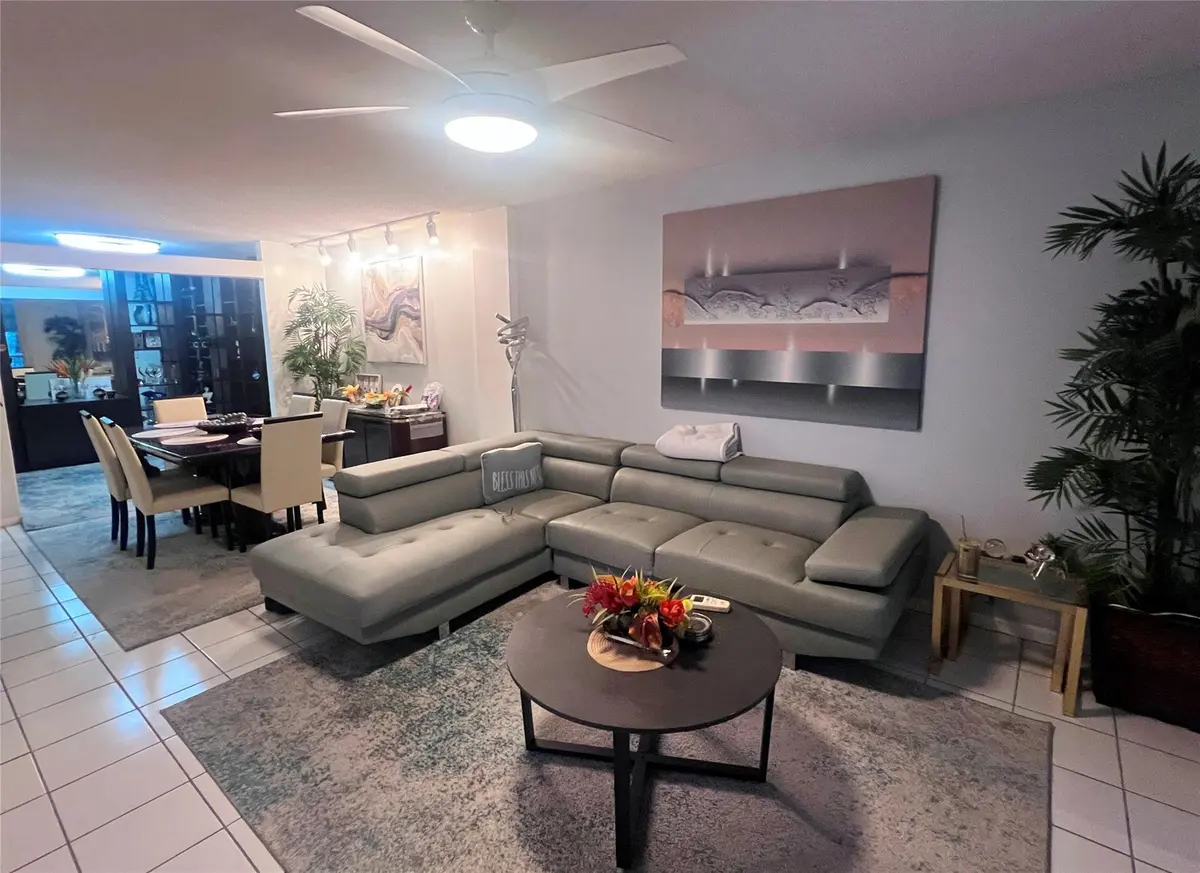 Photo 1 at 2802 N 46th Avenue 321b, Hollywood