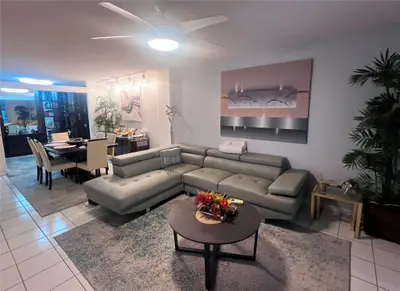 2802 N 46th Avenue 321b, Hollywood – sold