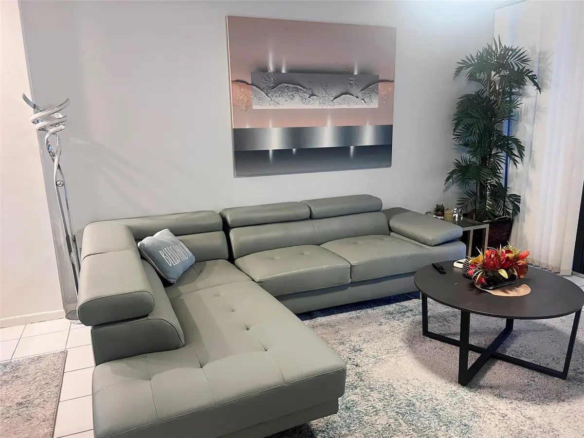 Photo 3 at 2802 N 46th Avenue 321b, Hollywood