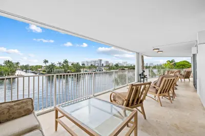 3100 NE 47th Court 303, Fort Lauderdale – sold