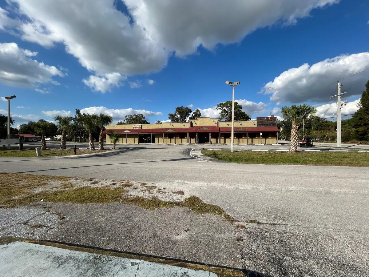 Photo 2 at 102 SW 14th Street, Okeechobee