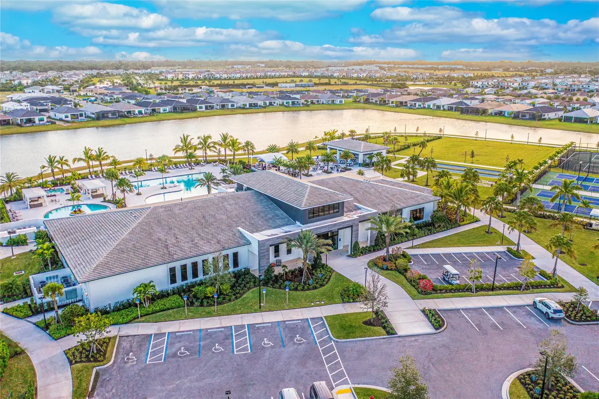 Photo 2 at 5029 Saint Armands Way, Westlake