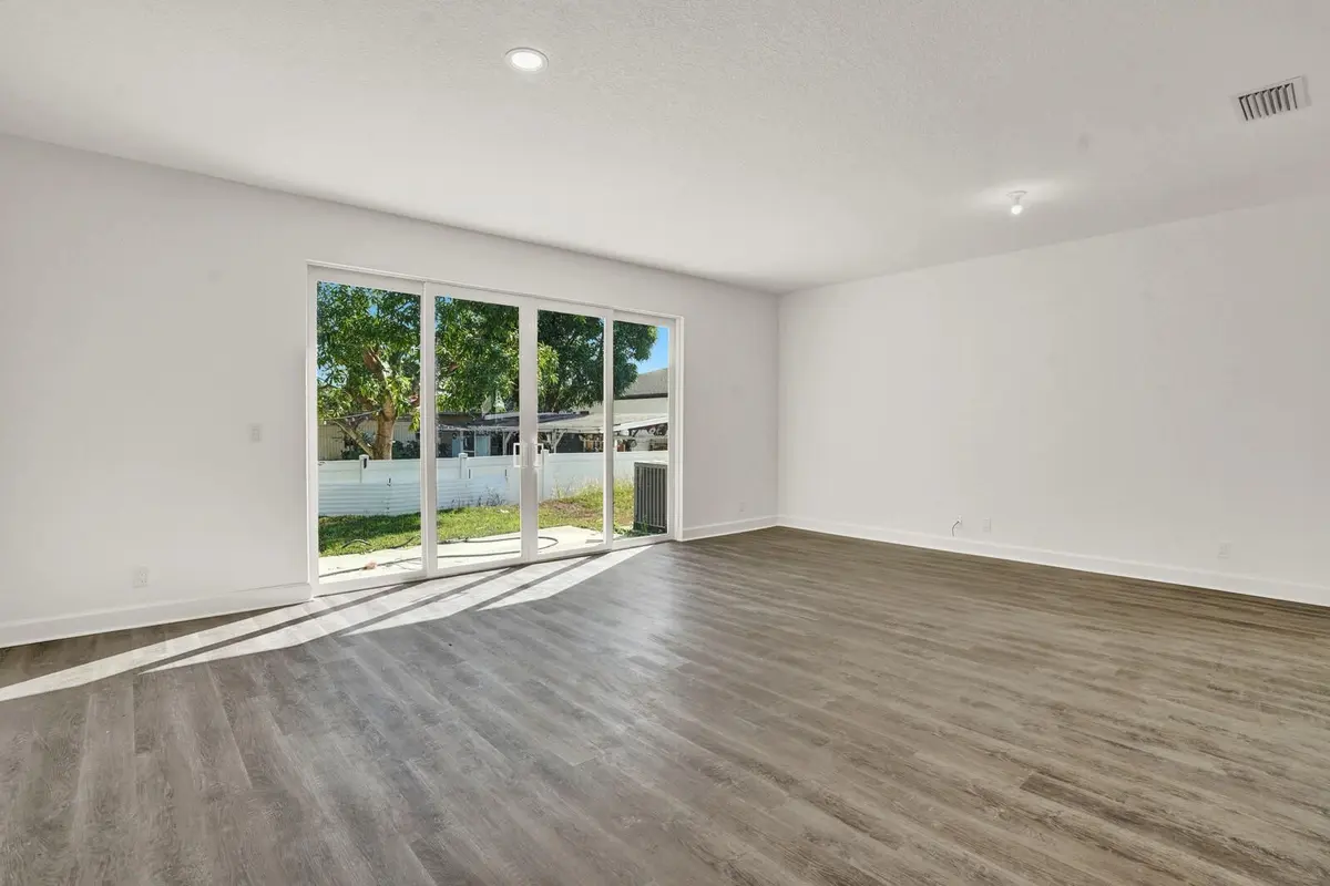 Photo 8 at 7874 Griswold Street, Lantana