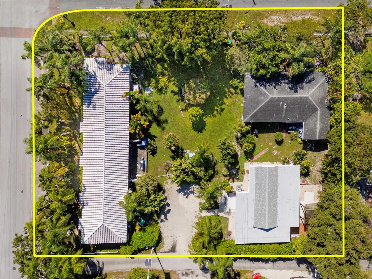 Photo 1 at 302 SW 15th Street, Dania Beach