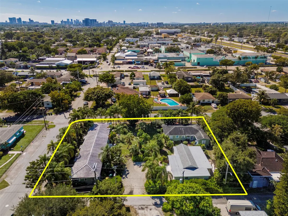 Photo 2 at 302 SW 15th Street, Dania Beach