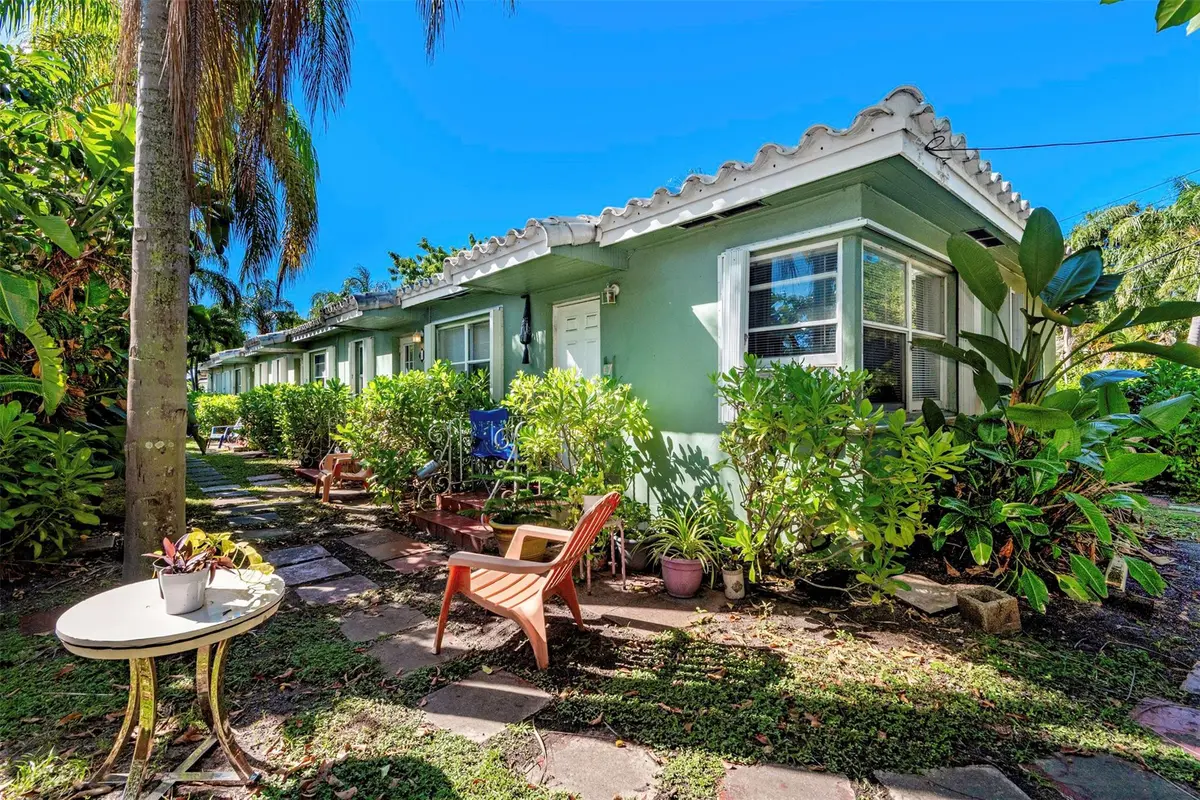 Photo 6 at 302 SW 15th Street, Dania Beach