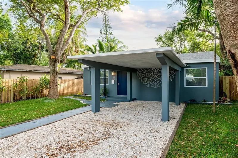 Photo 1 at 628 SW 14th Terrace, Fort Lauderdale