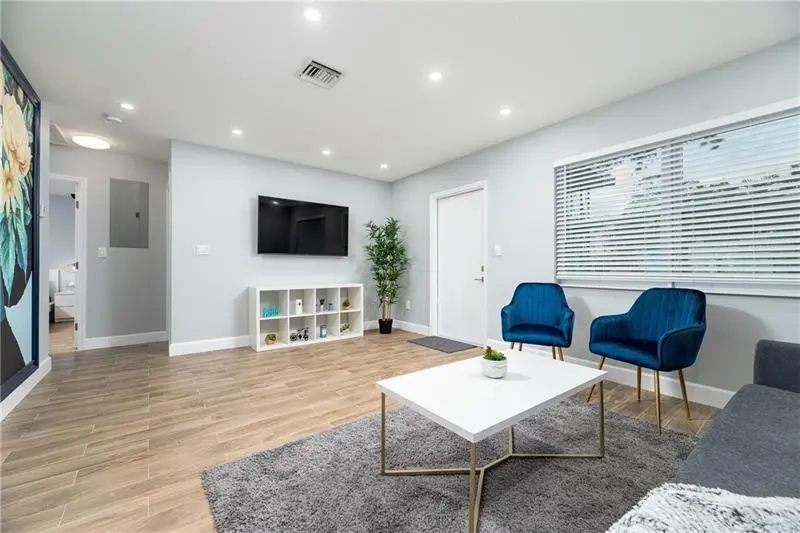 Photo 6 at 628 SW 14th Terrace, Fort Lauderdale