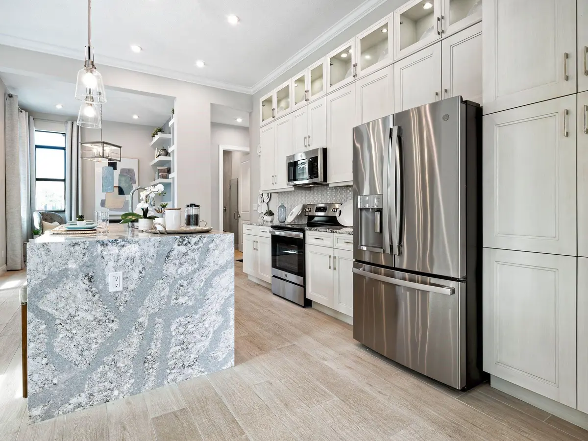 Photo 7 at 5230 Rivo Alto Circle, Westlake