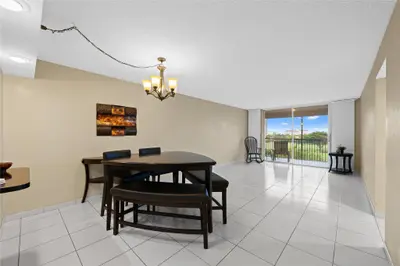 3300 W Rolling Hills Circle 610, Davie – Condominium for sale