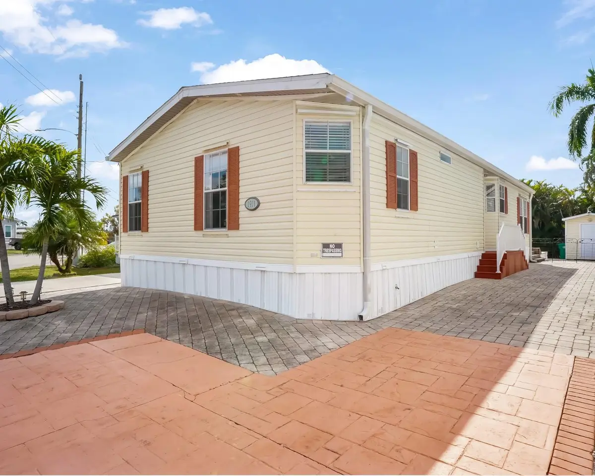 Photo 1 at 1911 SW 87th Terrace, Davie