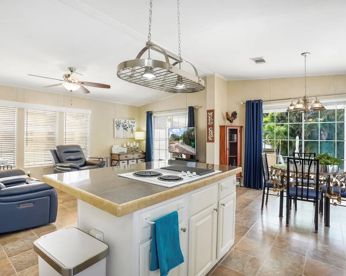Photo 2 at 1911 SW 87th Terrace, Davie