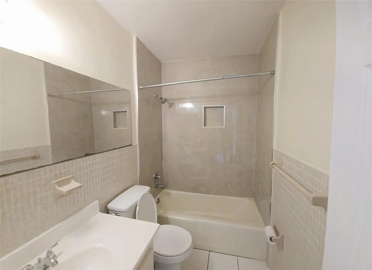 Photo 4 at 3980 NW 30th Terrace, Lauderdale Lakes