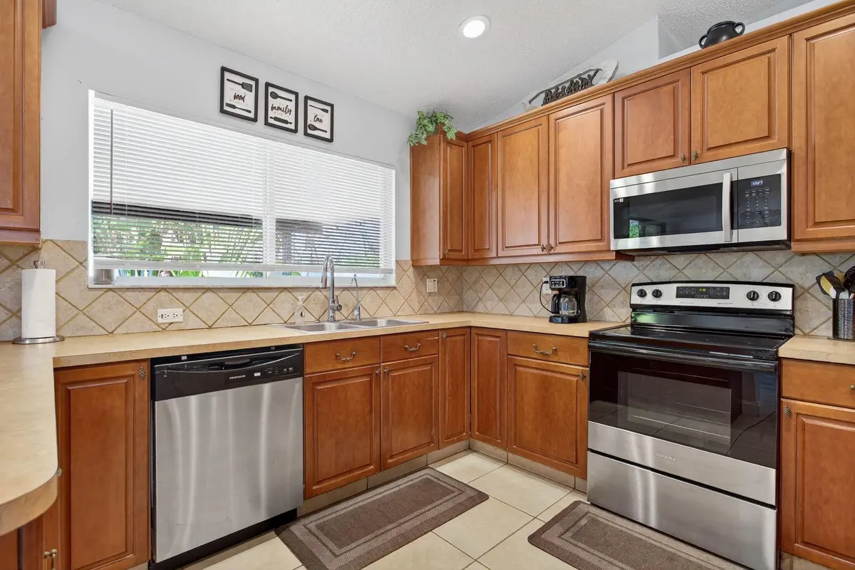 Photo 6 at 3191 NE 11th Terrace, Pompano Beach