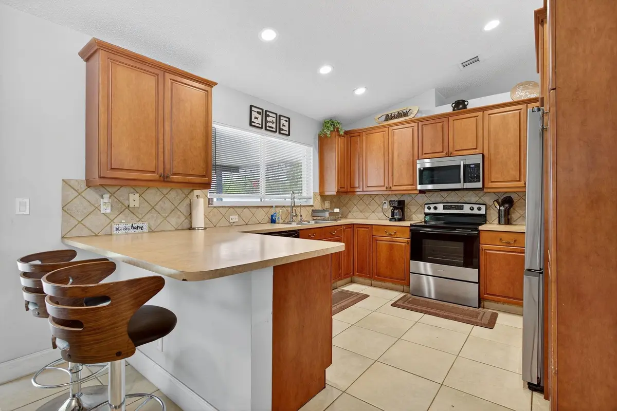 Photo 5 at 3191 NE 11th Terrace, Pompano Beach
