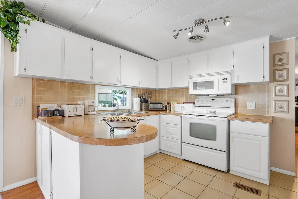Photo 2 at 2001 SW 84th Avenue, Davie