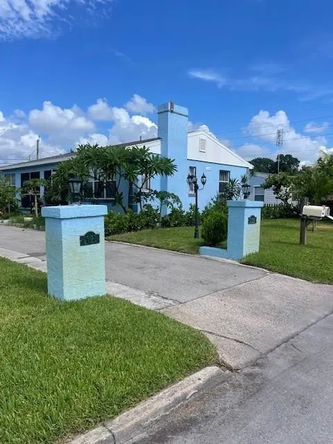 entrance driveway at 1125 N F Street, Lake Worth Beach