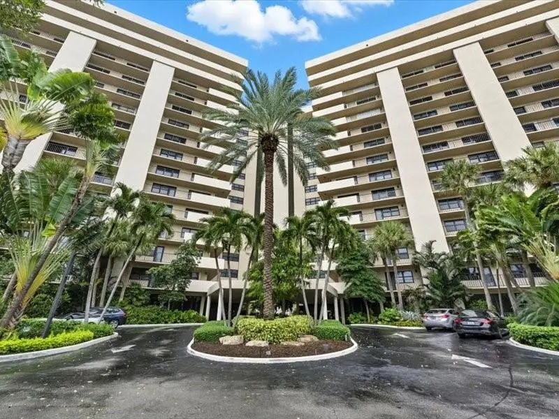Beautifully Landscaped at 4900 N Ocean Boulevard 1405, Lauderdale-By-The-Sea