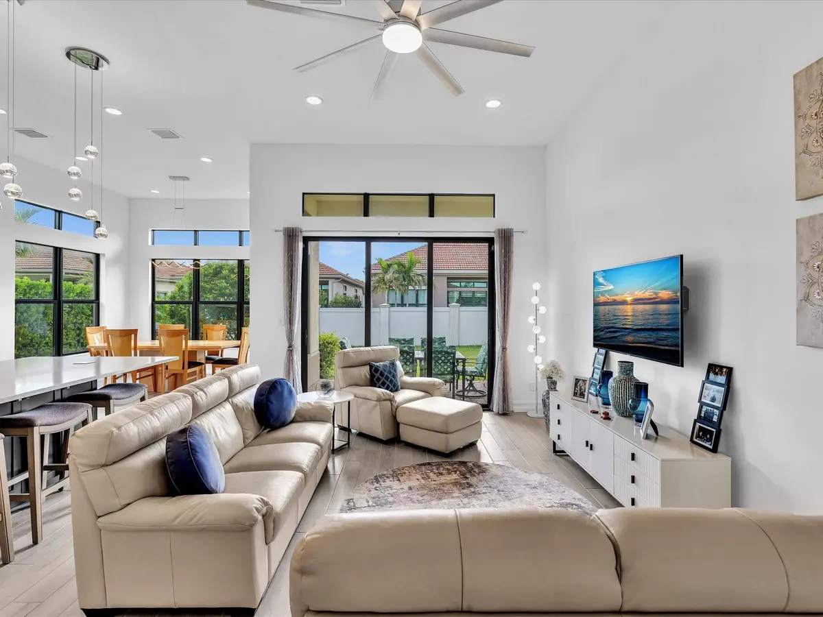 Photo 7 at 8928 Bastille Circle, Parkland