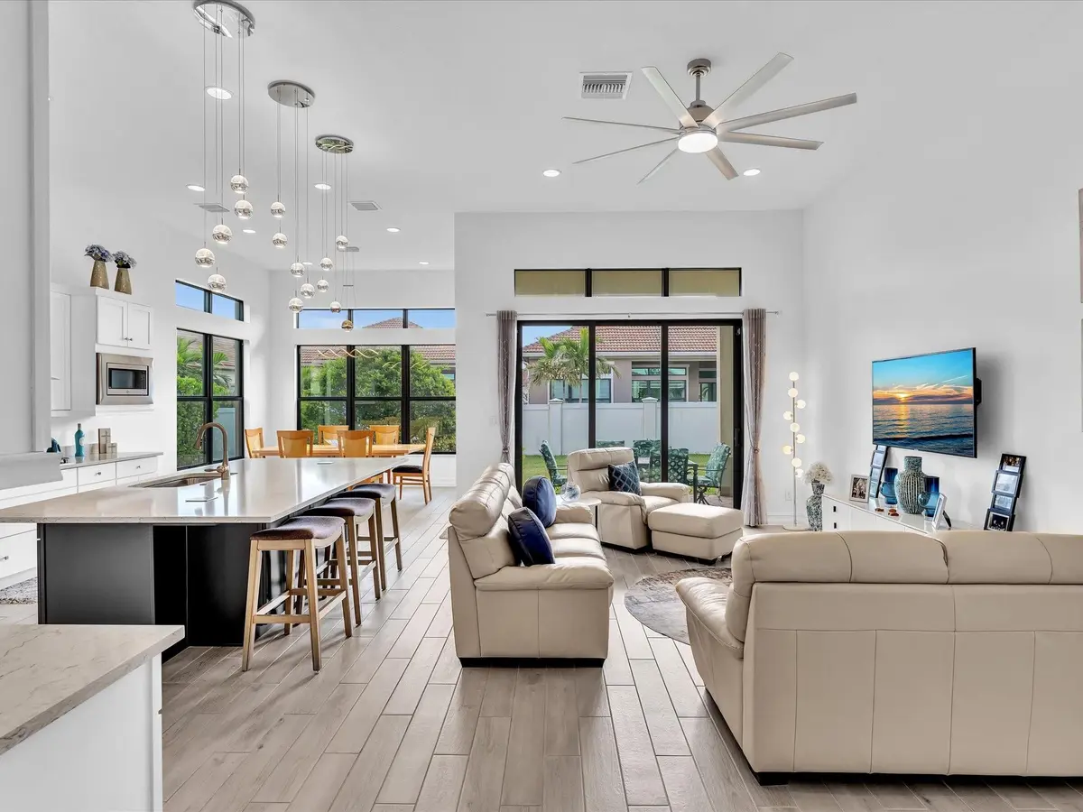 Photo 8 at 8928 Bastille Circle, Parkland