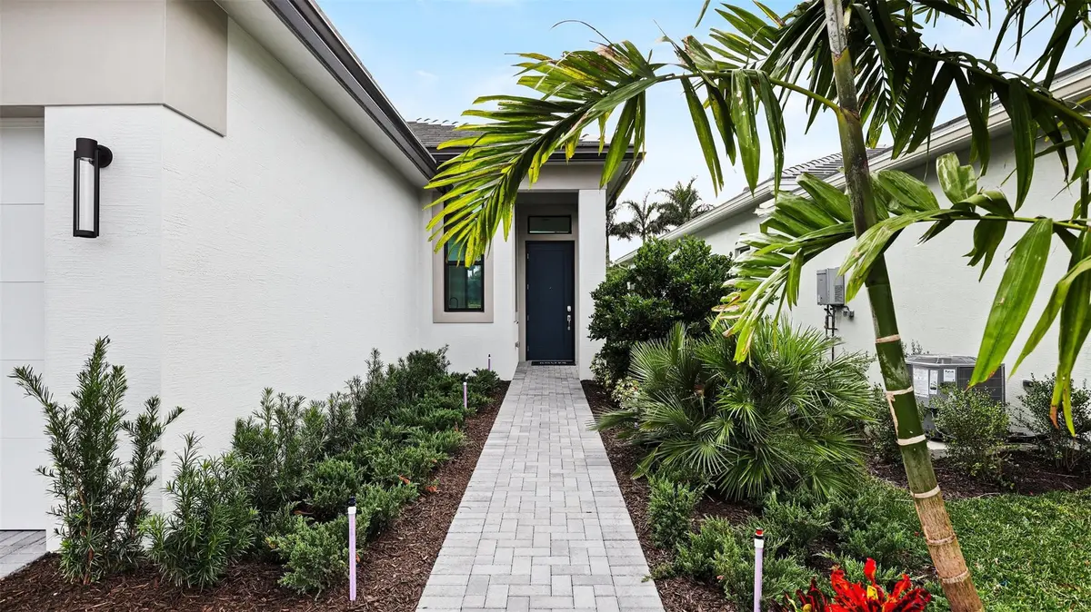 Photo 5 at 4980 Saint Armands Way, Westlake