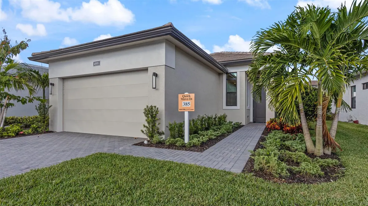 Photo 3 at 4895 Saint Armands Way, Westlake