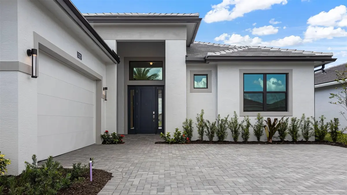 Entry at 5325 Hutchinson Way, Westlake
