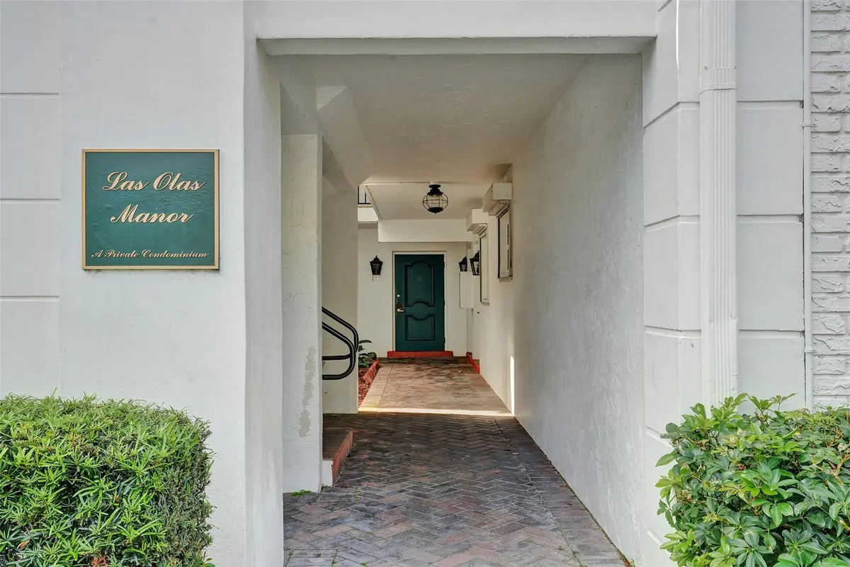 Photo 3 at 1212 SE 2nd Court 201, Fort Lauderdale